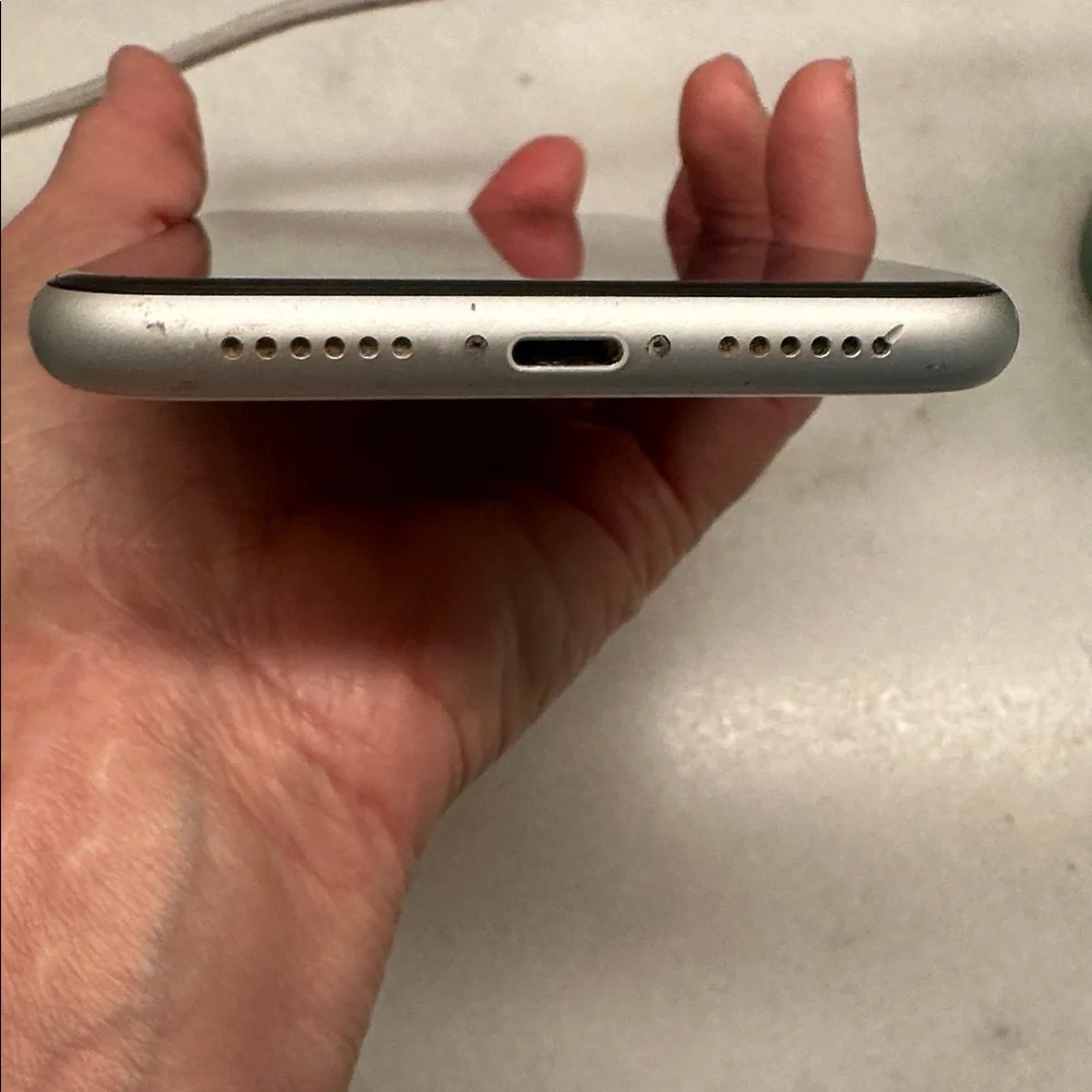 APPLE IPHONE XR White